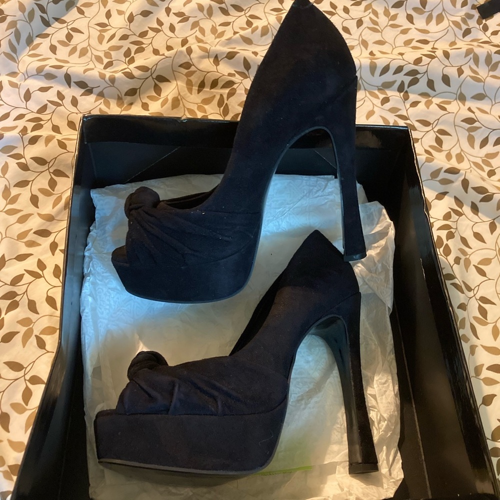 BNWB Biba black suede pumps